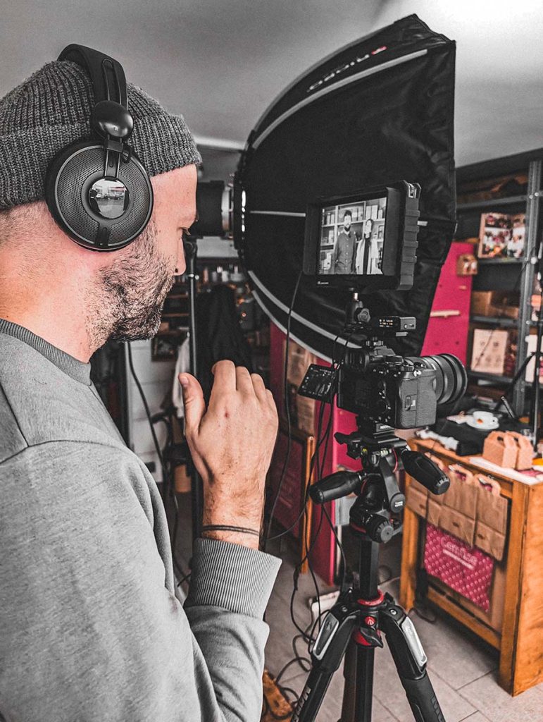 Unverschwendet Performance Marketing 2 Markus Strengberger hinter der Kamera beim TikTok Videodreh bei Unverschwendet