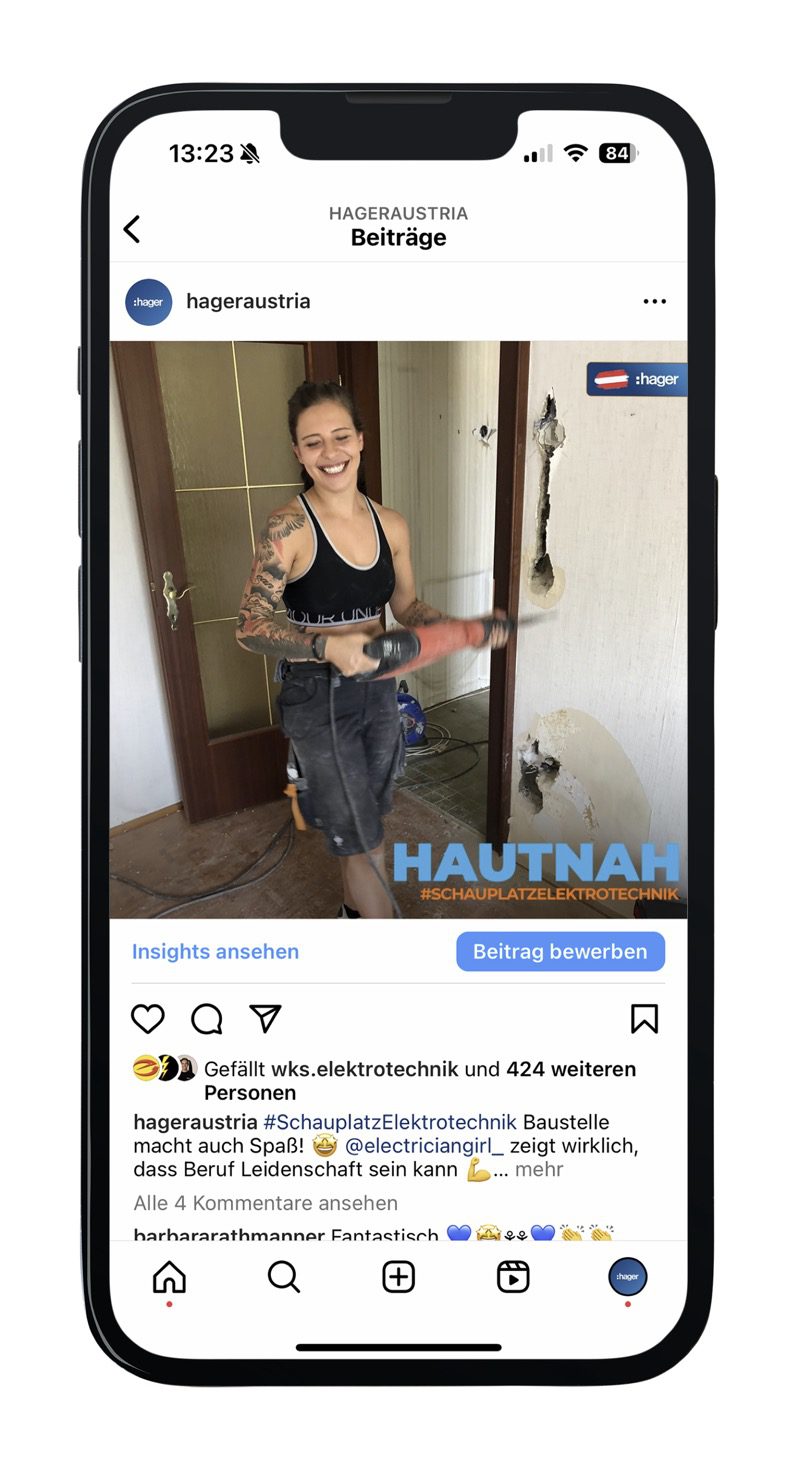 Social Media & Content Marketing für Hager Österreich 4 Instagram-Post von hageraustria: Elektrikerin mit Bohrhammer auf Baustelle, lächelnd vor gestemmter Wand.