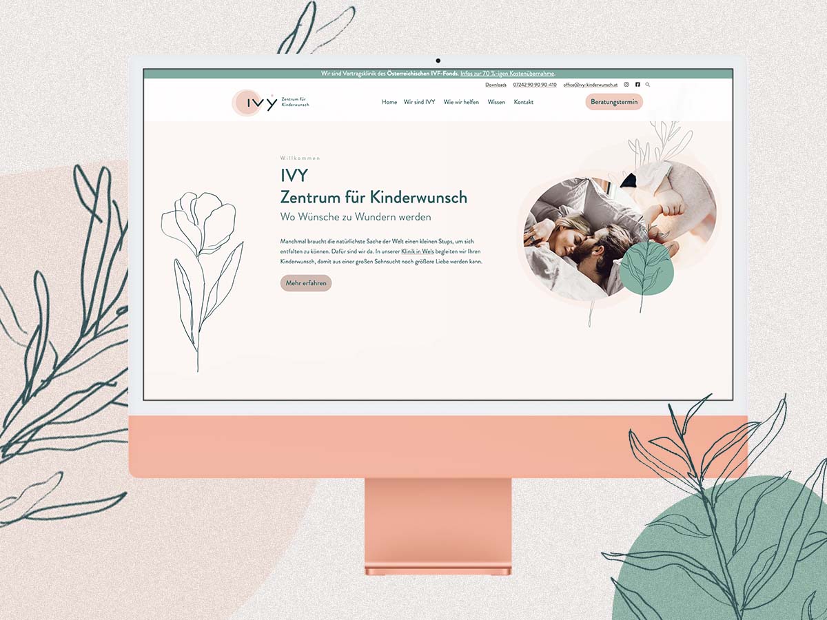 Mockup mit imac und geöffneter IVY Kinderwunsch Website